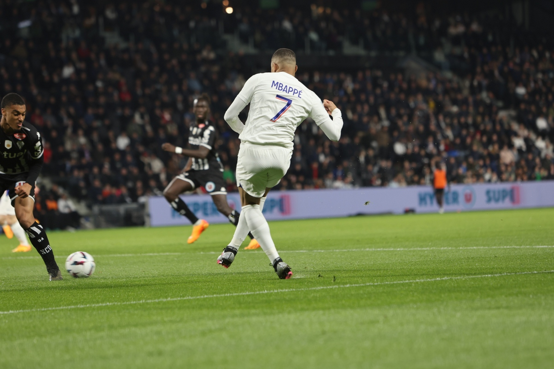 壹号娱乐-姆巴佩关键节点高光表现，巴黎圣日耳曼带队取胜！的简单介绍