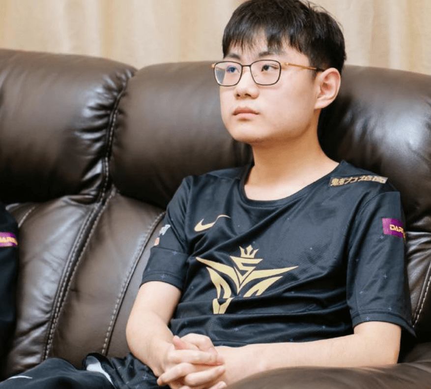 YIHAO-关于Rookie回归赛场，精彩发挥首场状态亮眼，拜仁观众沸腾！的信息